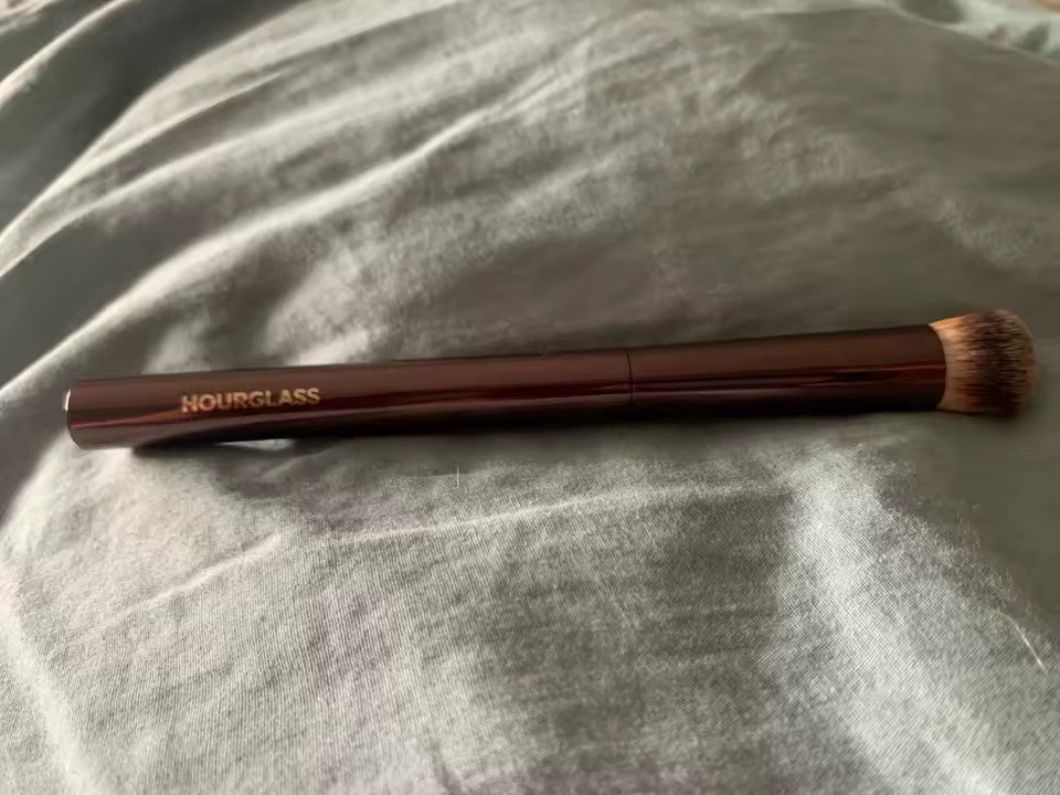 Seamless Finish Concealer Brush - Makeup & Cosmetic Tool for Flawless Skin