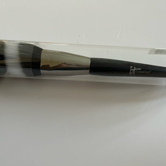 Angled Makeup Brush for Cream and Liquid Products - Radiance Crème