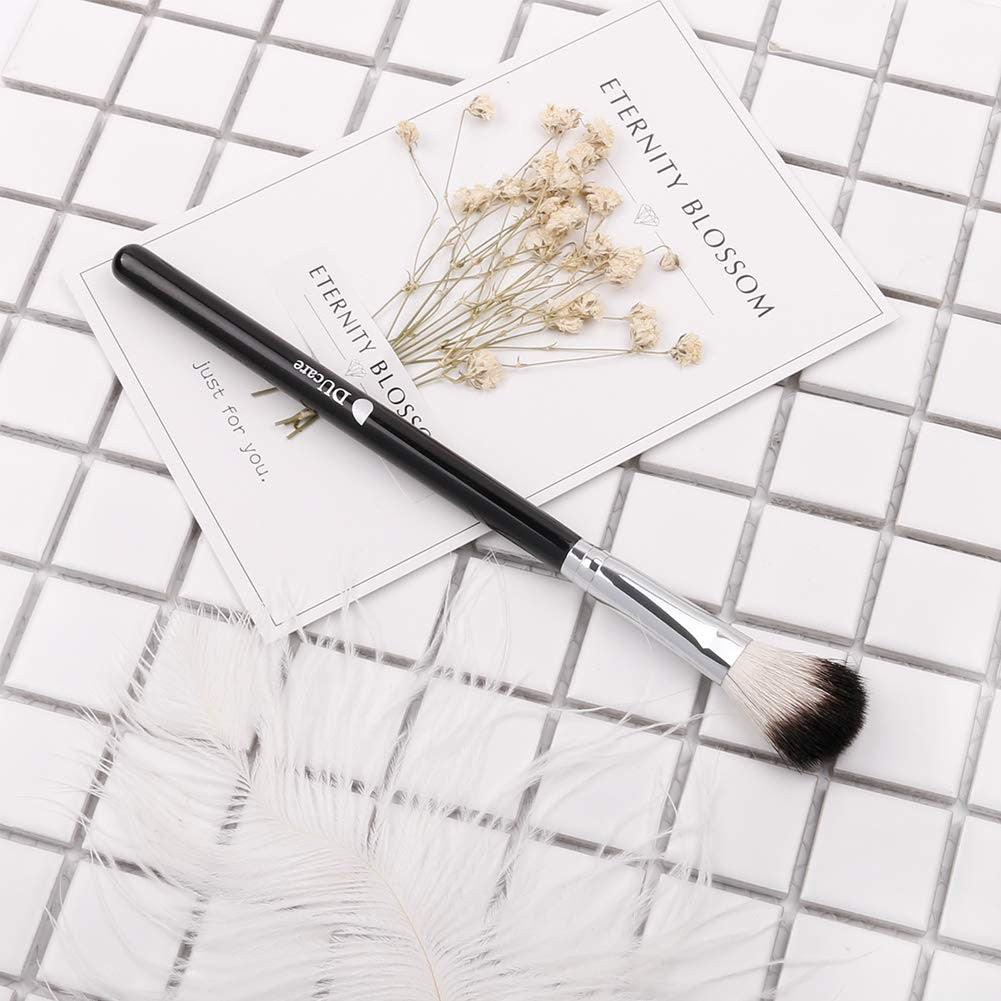 Highlighter Makeup Brush - Soft Goat Hair Blending and Precision Face Brush