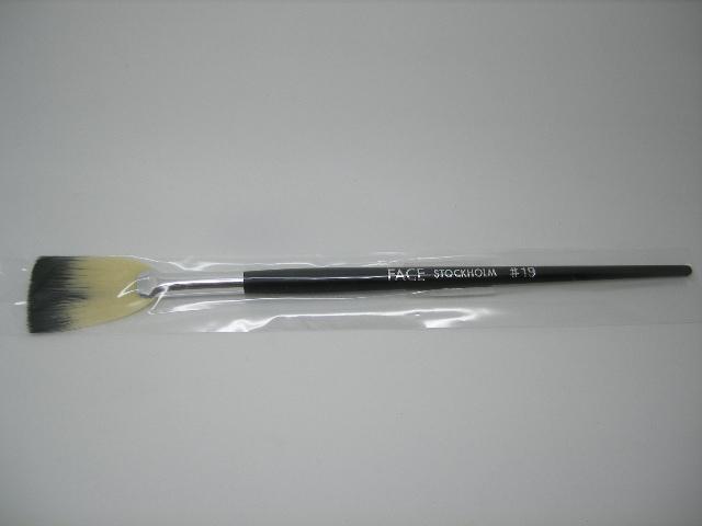 Fan Duster Brush for Makeup Highlighting Blush and Powder Dusting - 7.5"