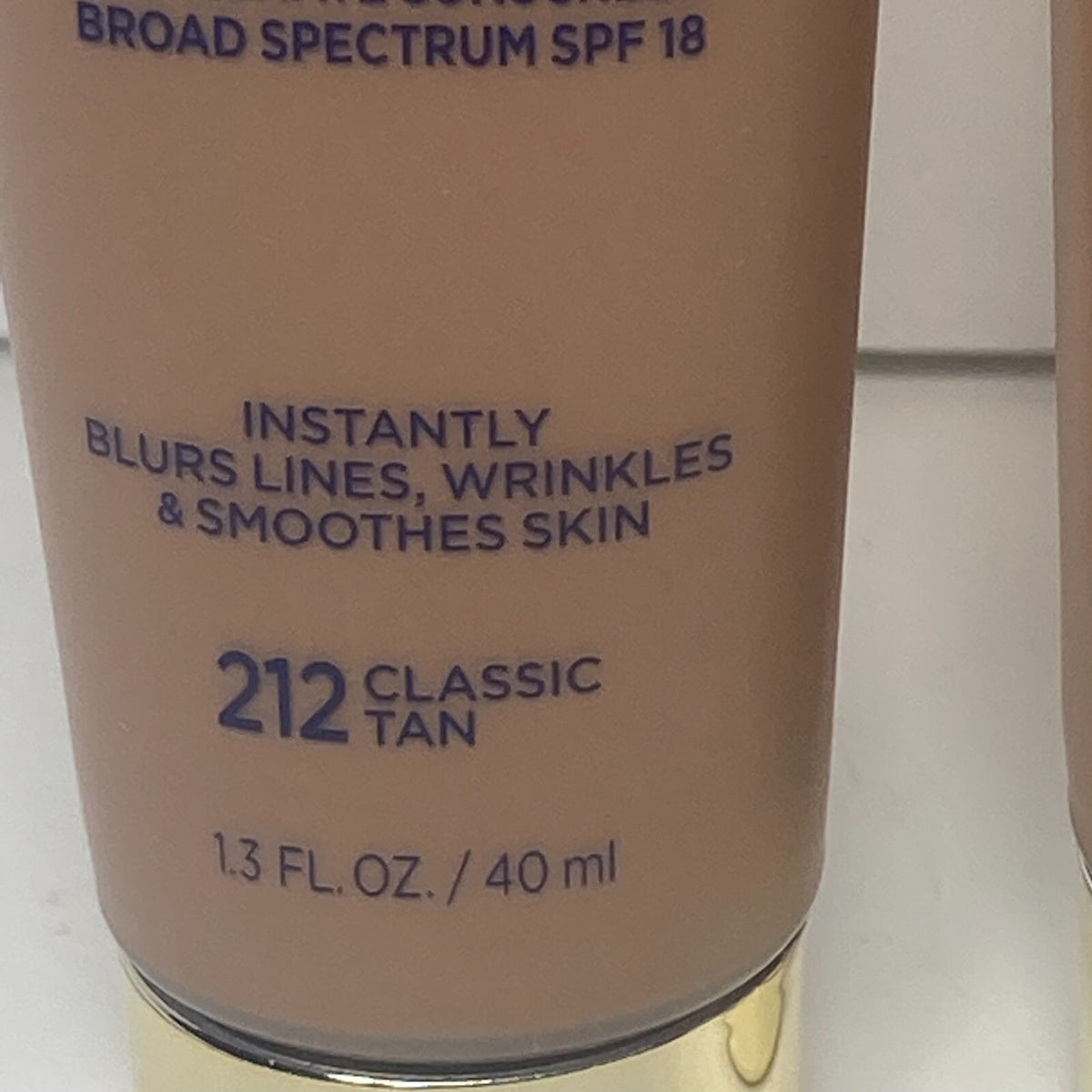 Loreal Visible Lift Blur Foundation Set - Shade #212 Classic Tan Discontinued