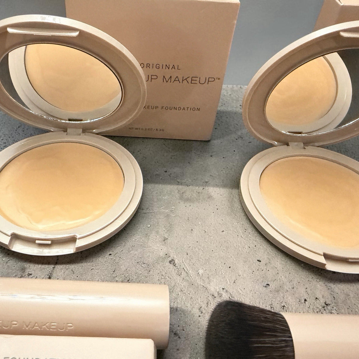Buildable No Makeup Foundation Duo Set with Brushes - Light Medium