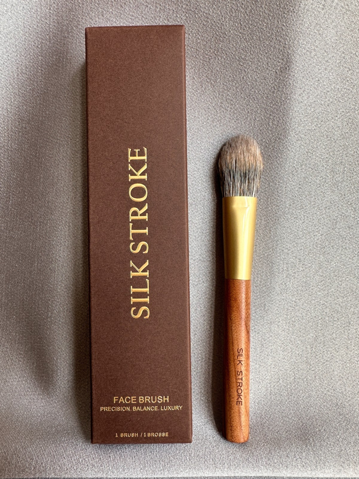Luxury Face Blush & Contour Brush with Yellow Squirrel Hair – Soft, Precise Makeup Tool