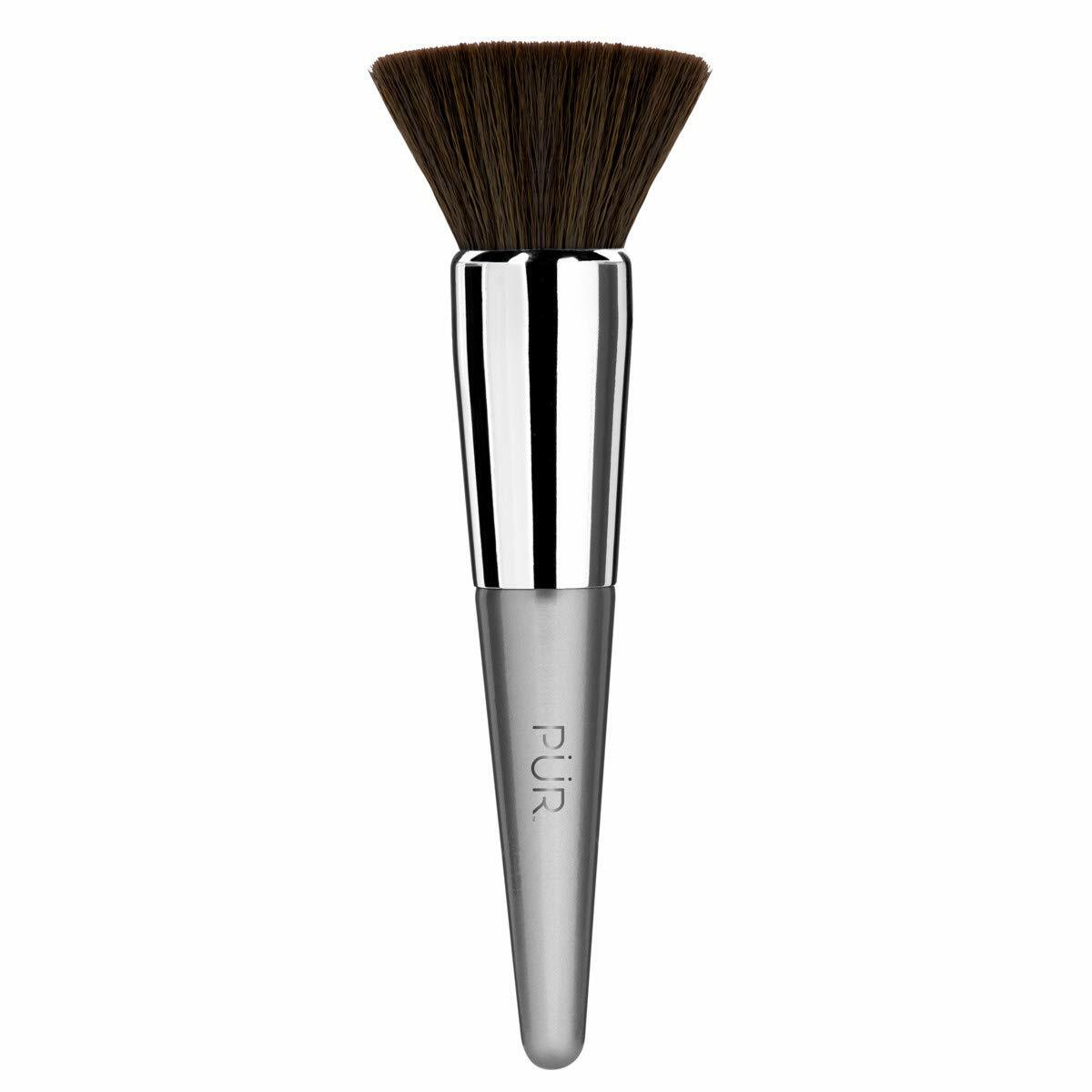 Dual-Action Makeup Applicator with Silicone Center and Soft Bristles