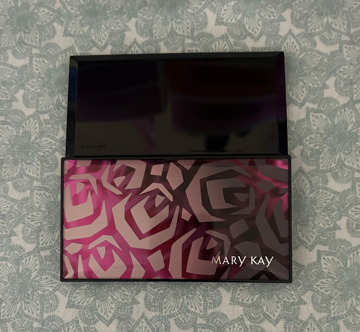 Unfilled Customizable Magnetic Makeup Palette - Perfect for DIY Eyeshadow & Face Makeup