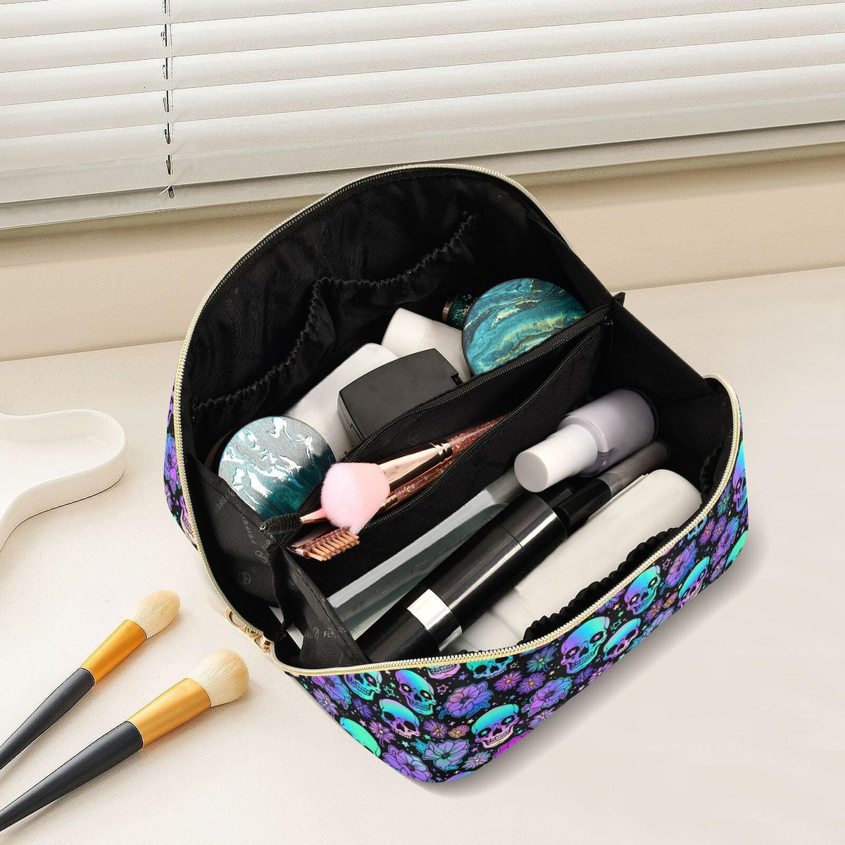 Large Capacity Travel Makeup Organizer Bag with Skulls Pattern