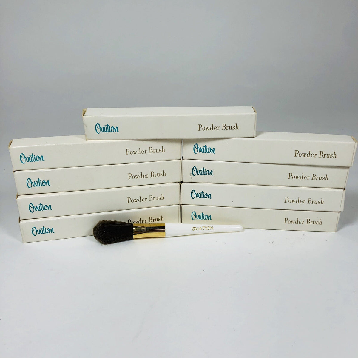 Vintage Ovation Powder Brush Set - 9 High-Quality Makeup Brushes