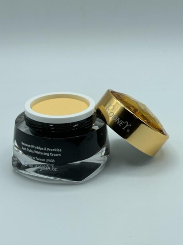 Black Truffle Skin Care Cream for Wrinkles, Discoloration & Firmness - 15g