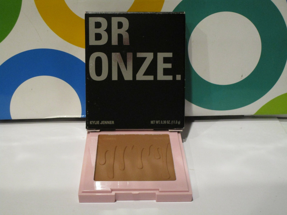 Kylie Jenner Bronzer Pressed Powder - Tanned and Gorgeous Face Makeup