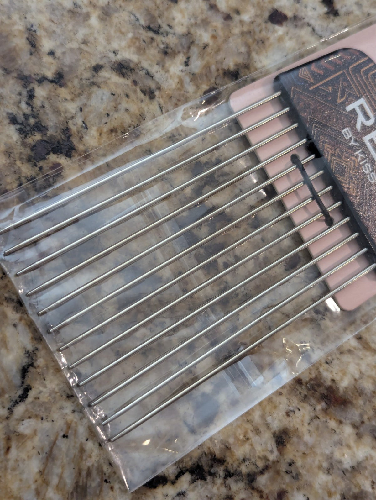 Red by Kiss Soul Pik Detangle & Lift Long Comb CPK16 pick