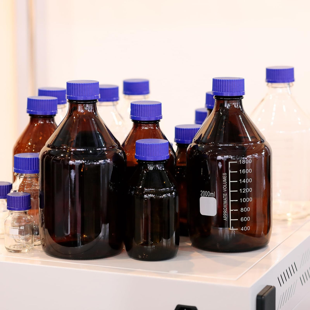 100ml Laboratory Reagent Storage Bottles 8 Pack Borosilicate Glass with Blue Caps
