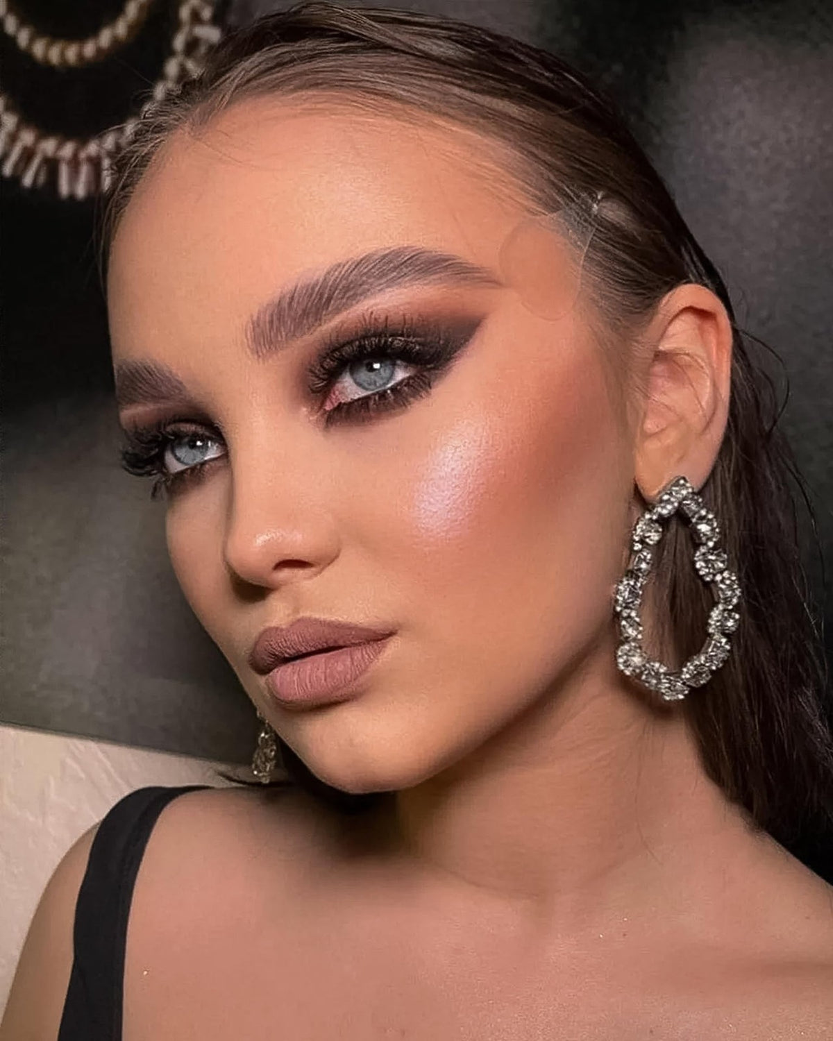 Black Smoky Eye Shadow Palette - 9 Matte and Shimmer Shades for Bold Looks
