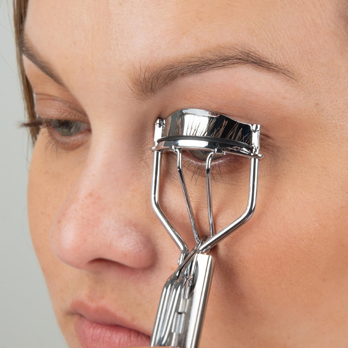 Eyelash Curler for Pinch-Free Lash Lift & Standard, Purple - Salon-Quality Makeup Tool