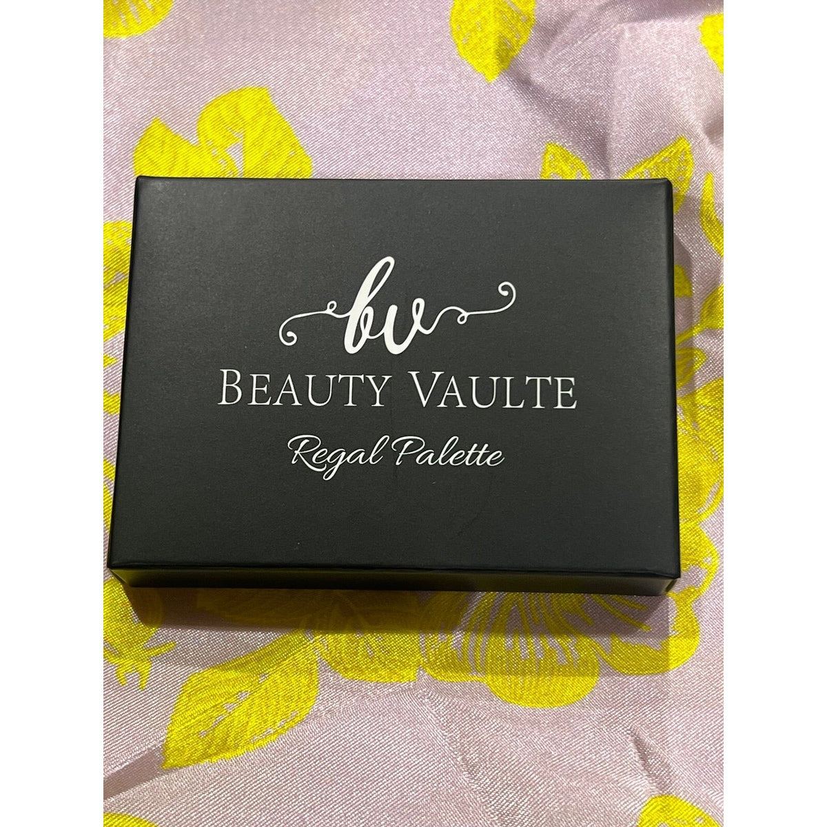 Full Size Eyeshadow Palette with 6 Jewel-Inspired Shades for Soft Glam Looks