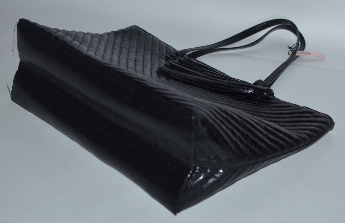 Large Black V-Quilt Tote Bag - Stylish Handbag for Everyday Use