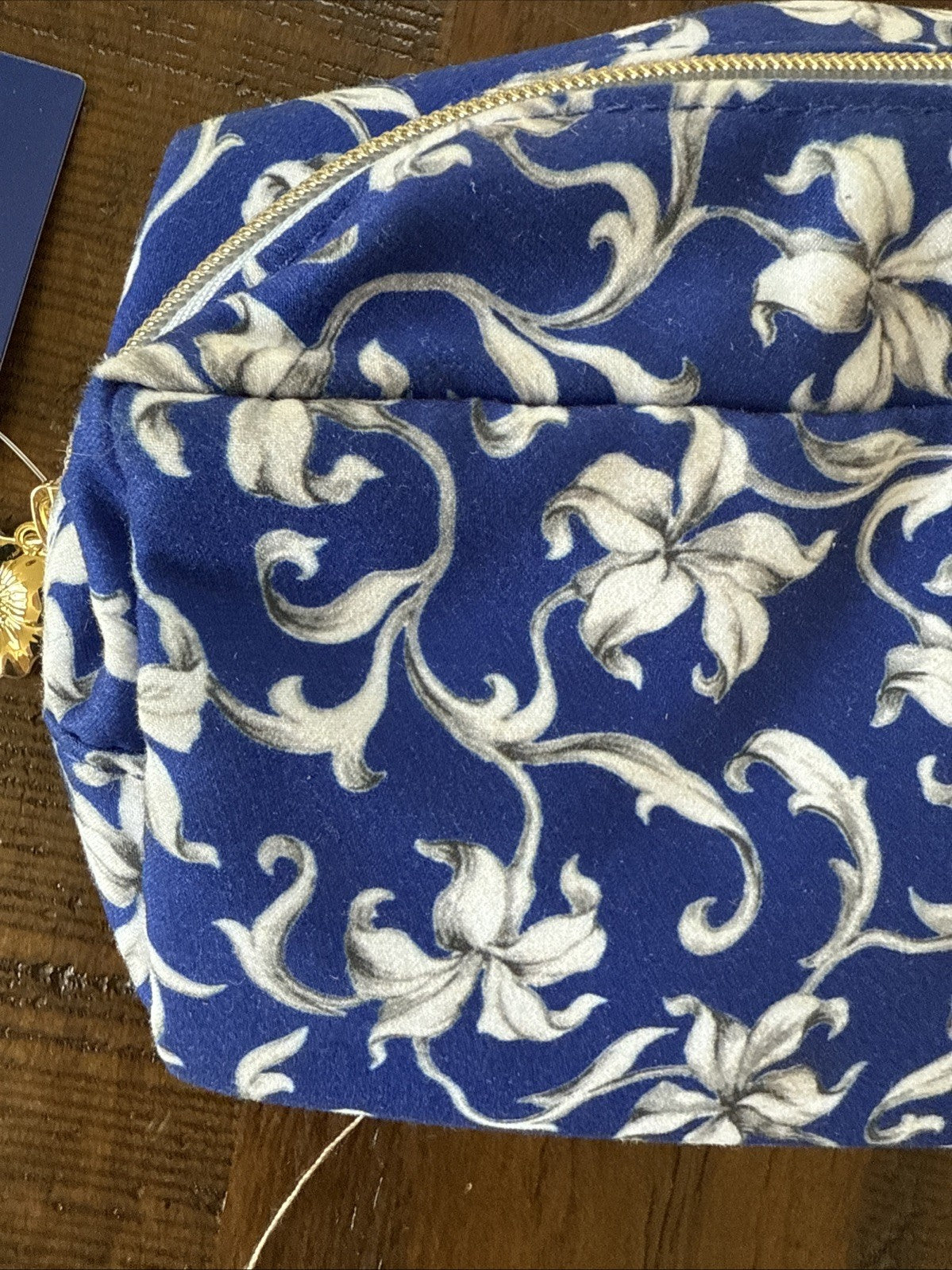 Estée Lauder Makeup Cosmetic Bag with Blue White Flower Print – Travel Organizer