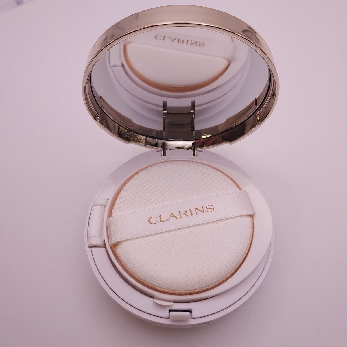 Clarins Everlasting Cushion SPF50 Hydrating Long-Wear Foundation 108 Sand