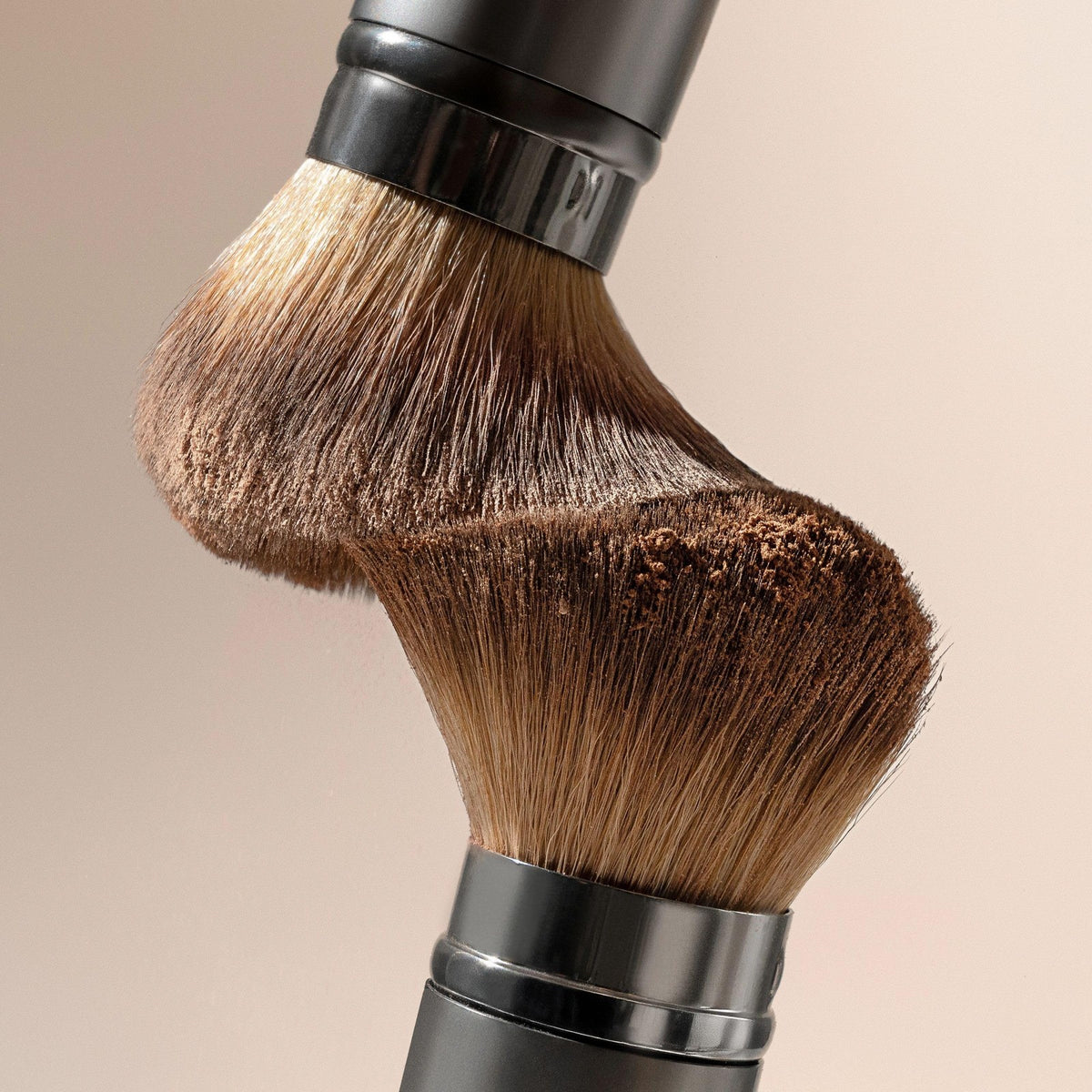 Retractable Kabuki Makeup Brush - Travel-Friendly, Eco-Friendly & Vegan