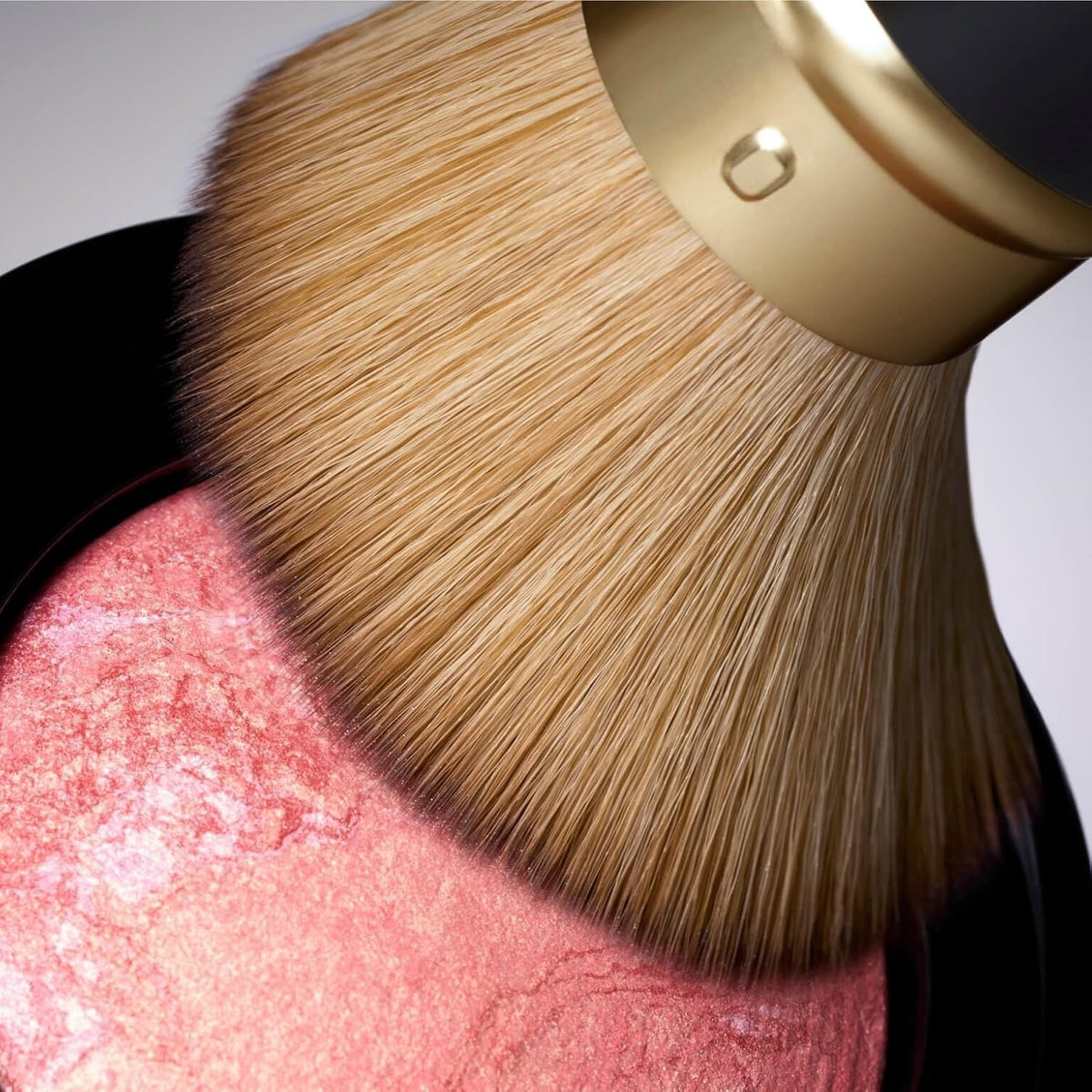 Retractable Angled Kabuki Brush for Flawless Makeup Application