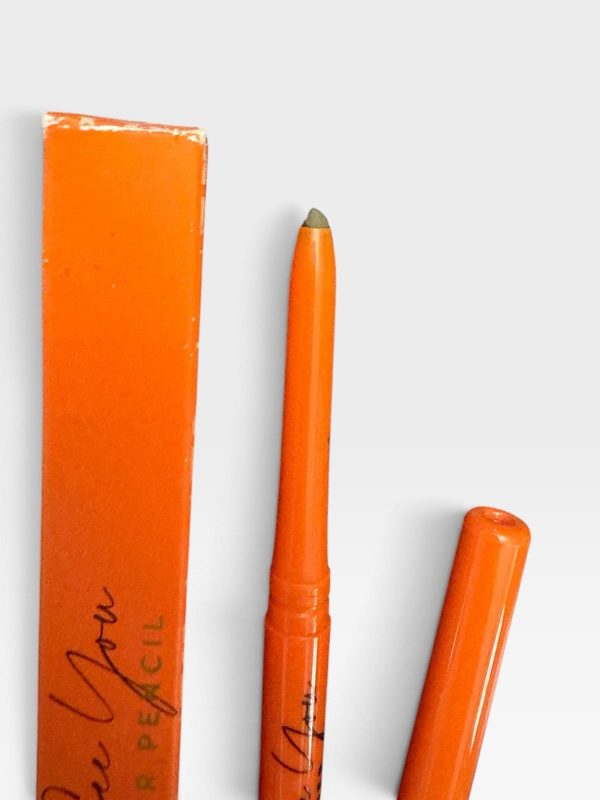 Waterproof Olive Eye Pencil - Smudge-Proof Eyeliner for Precise Definition