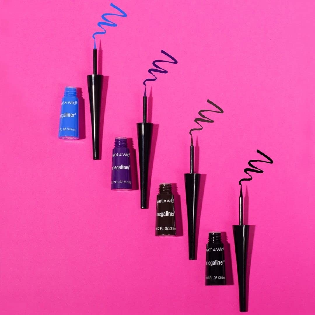 Liquid Eyeliner with Bold Blue Color for Dramatic Eyes