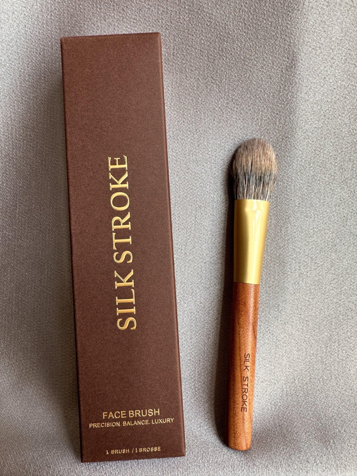 Luxury Face Blush & Contour Brush with Yellow Squirrel Hair – Soft, Precise Makeup Tool