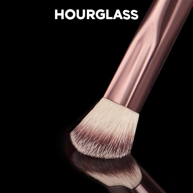 Seamless Finish Concealer Brush - Makeup & Cosmetic Tool for Flawless Skin