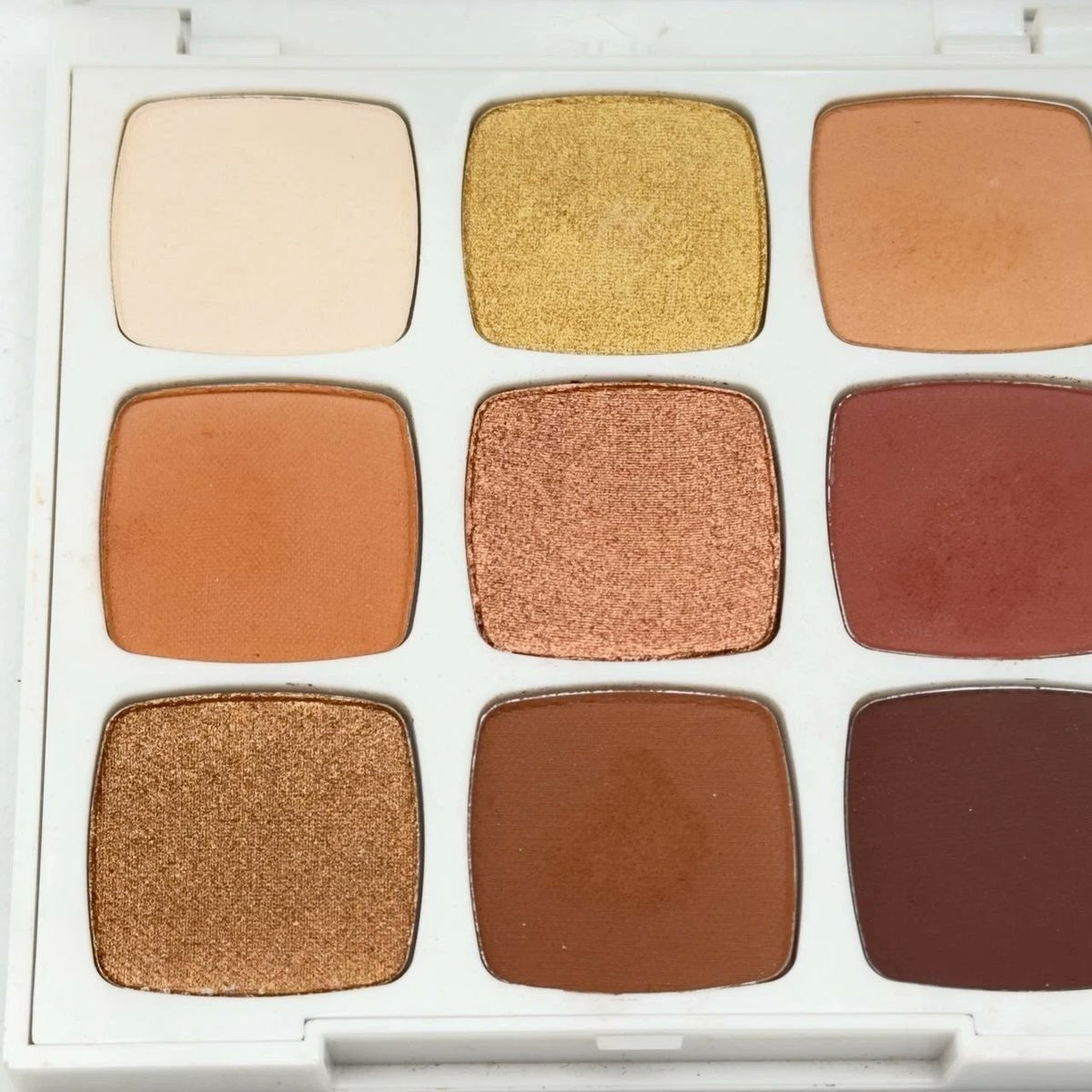 Warm Matte Eyeshadow Palette with 8 Shades - Cruelty-Free, Long-Lasting