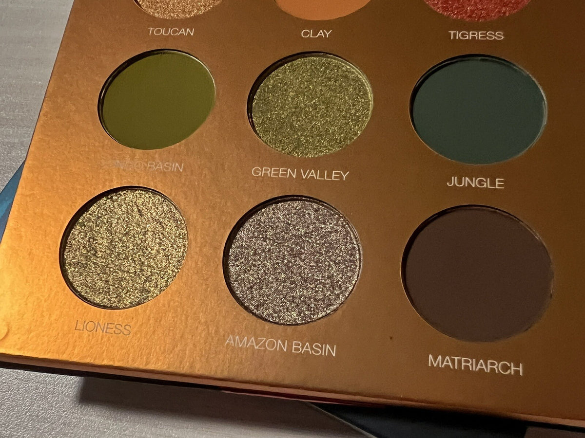 Safari Raine Eyeshadow Palette - 9 Earth Tones & Foil Shades for Creative Looks