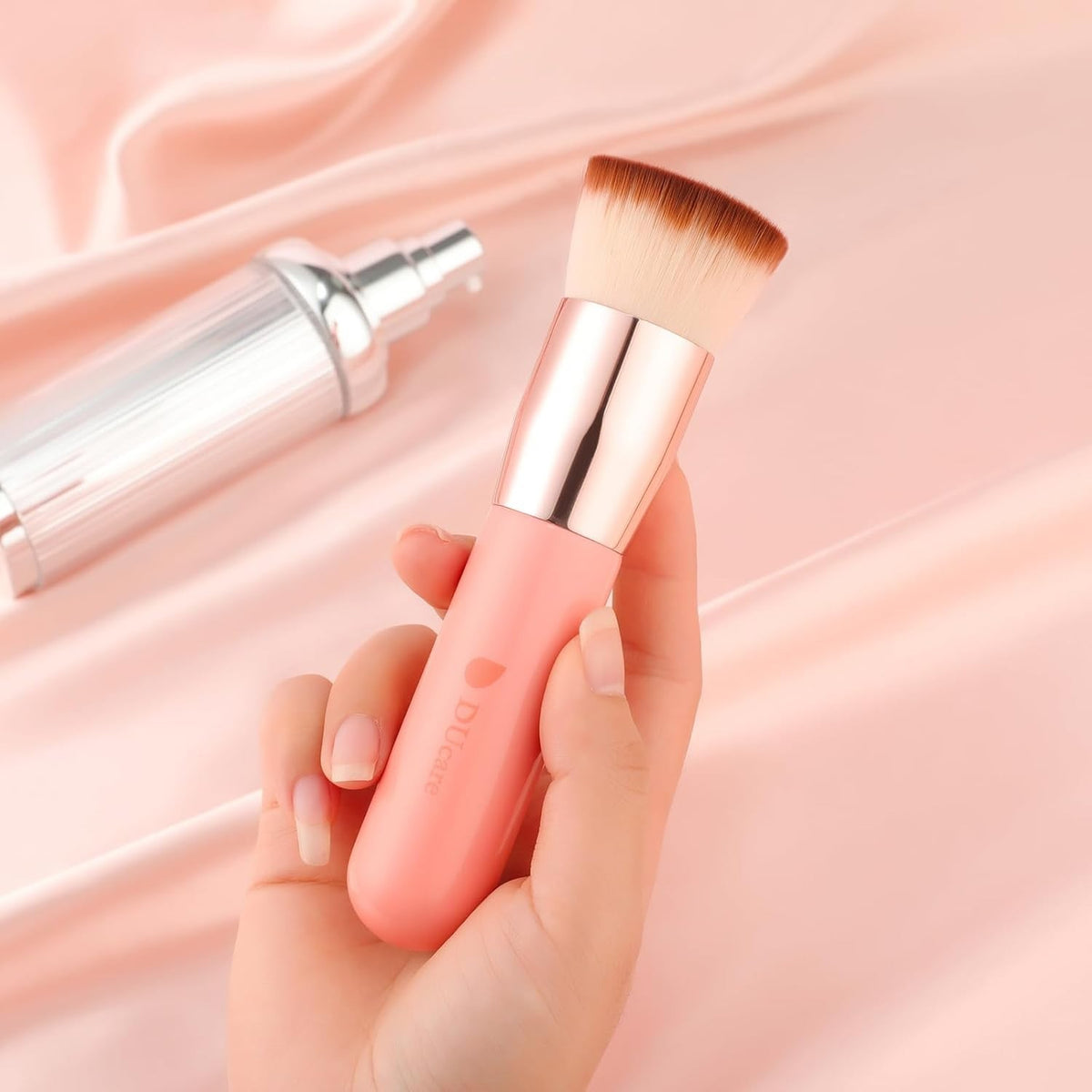 Flat Top Kabuki Foundation Brush for Flawless Makeup Blending - Dense Synthetic Bristles
