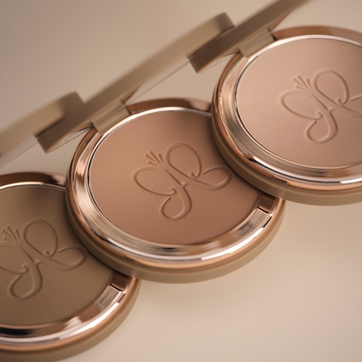 Weightless Sun-Kissed Bronzer - Blurring Pressed Powder for Face & Sculpting