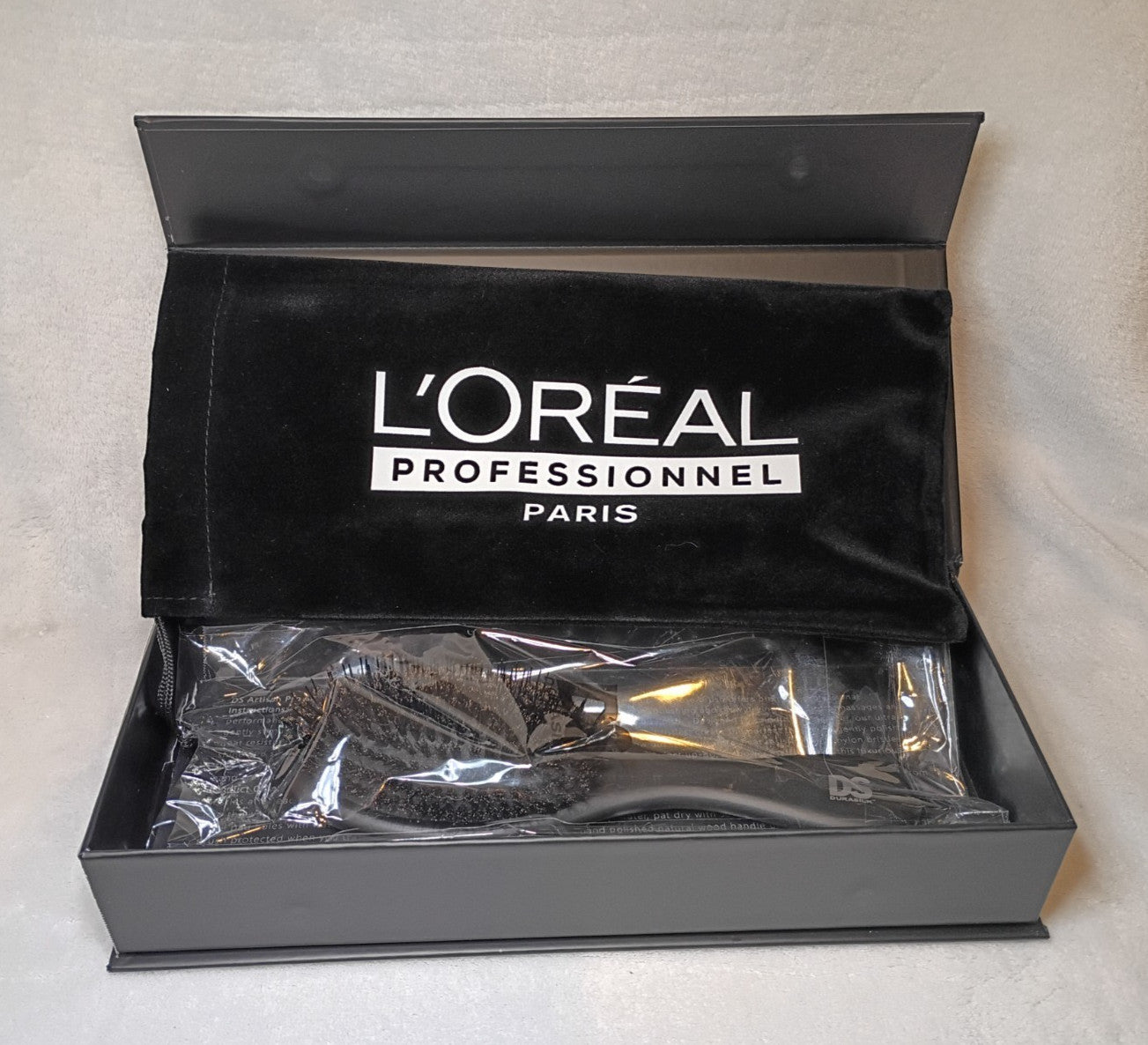 Luxury Pro Oval Hair Brush with Wooden Handle & Velour Pouch – Precision Styling Tool