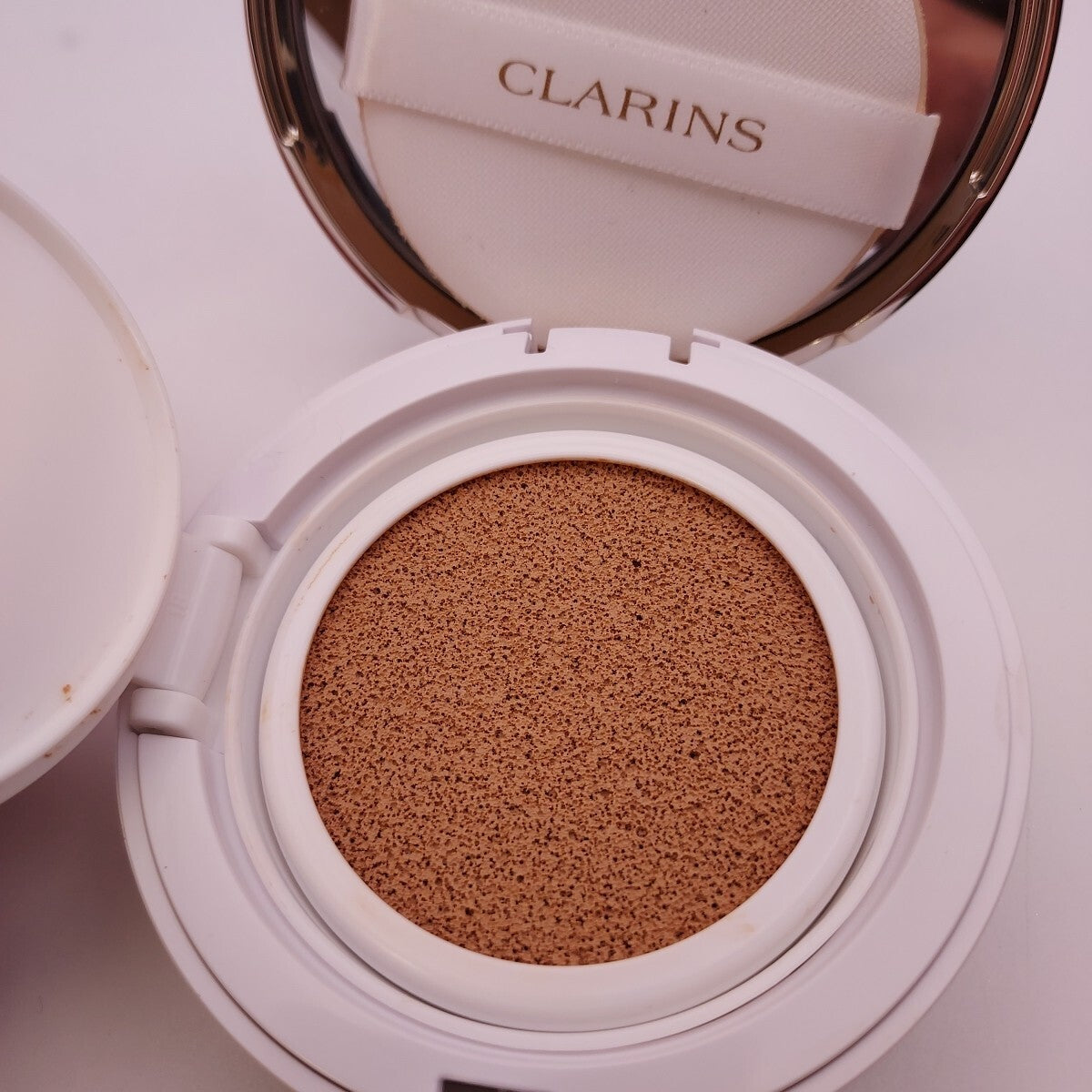 Clarins Everlasting Cushion SPF50 Hydrating Long-Wear Foundation 108 Sand