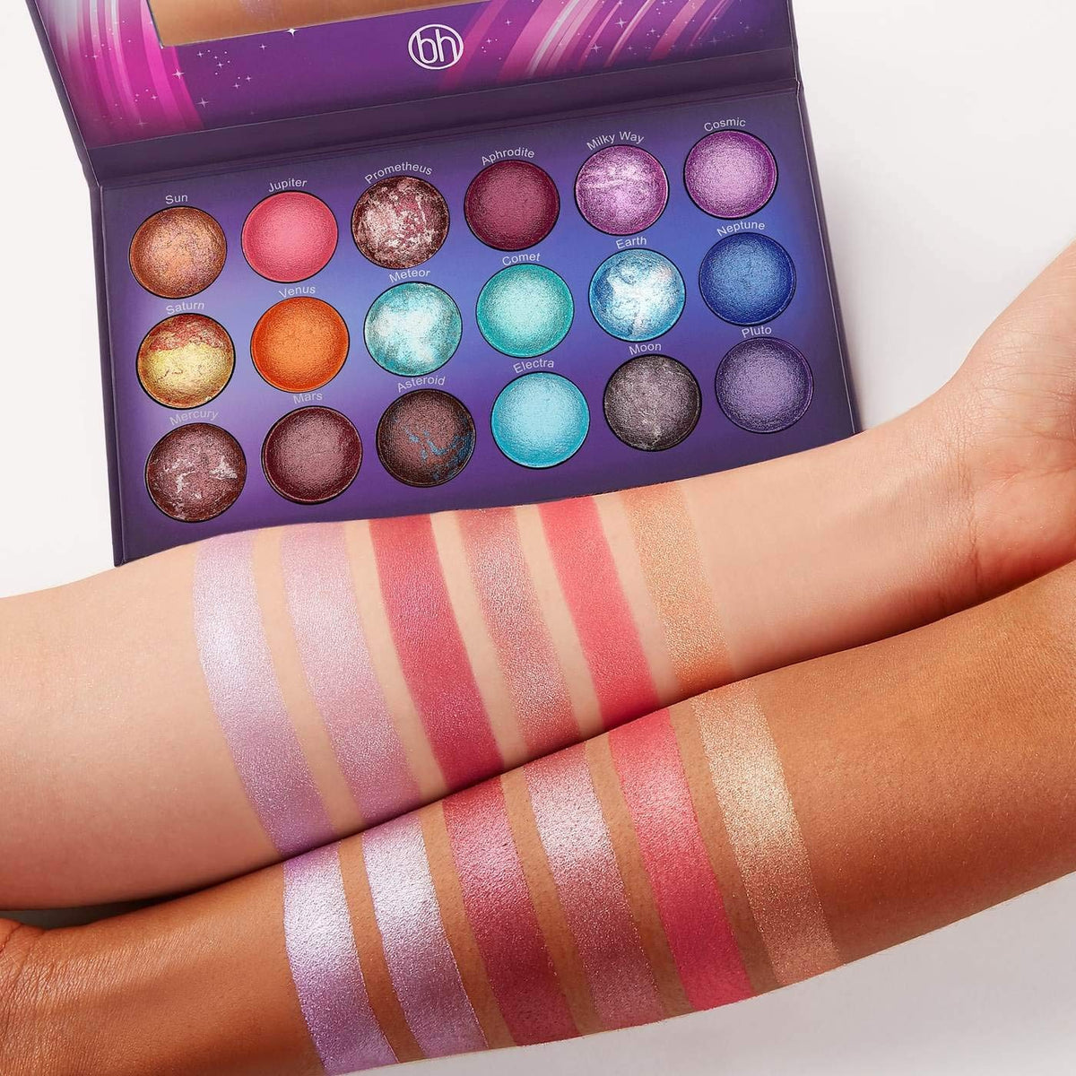 Galaxy Chic Eyeshadow Palette - 18 Baked Shades for Bold Looks