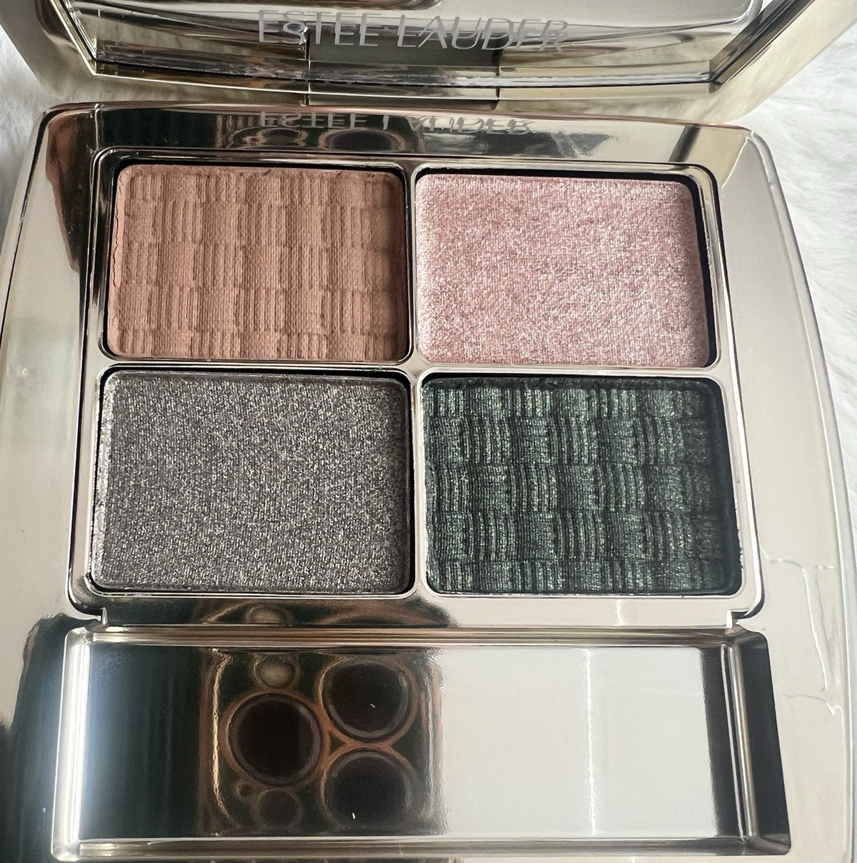 Eyeshadow Quad - Neutral Shades with Matte & Shimmer Finishes - 0.14 oz