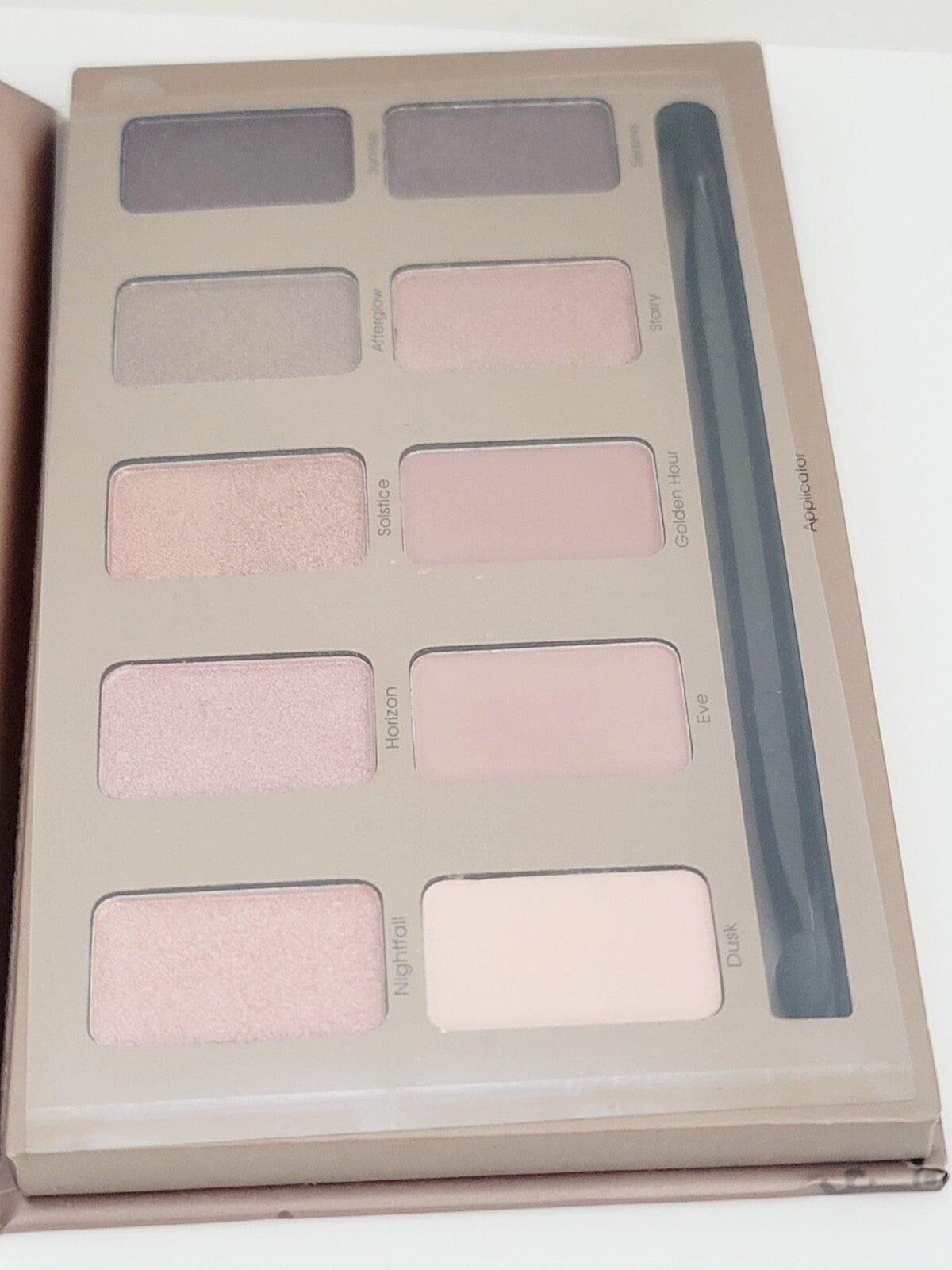 Natural Eyeshadow Palette with 10 Shades for Day and Night Looks