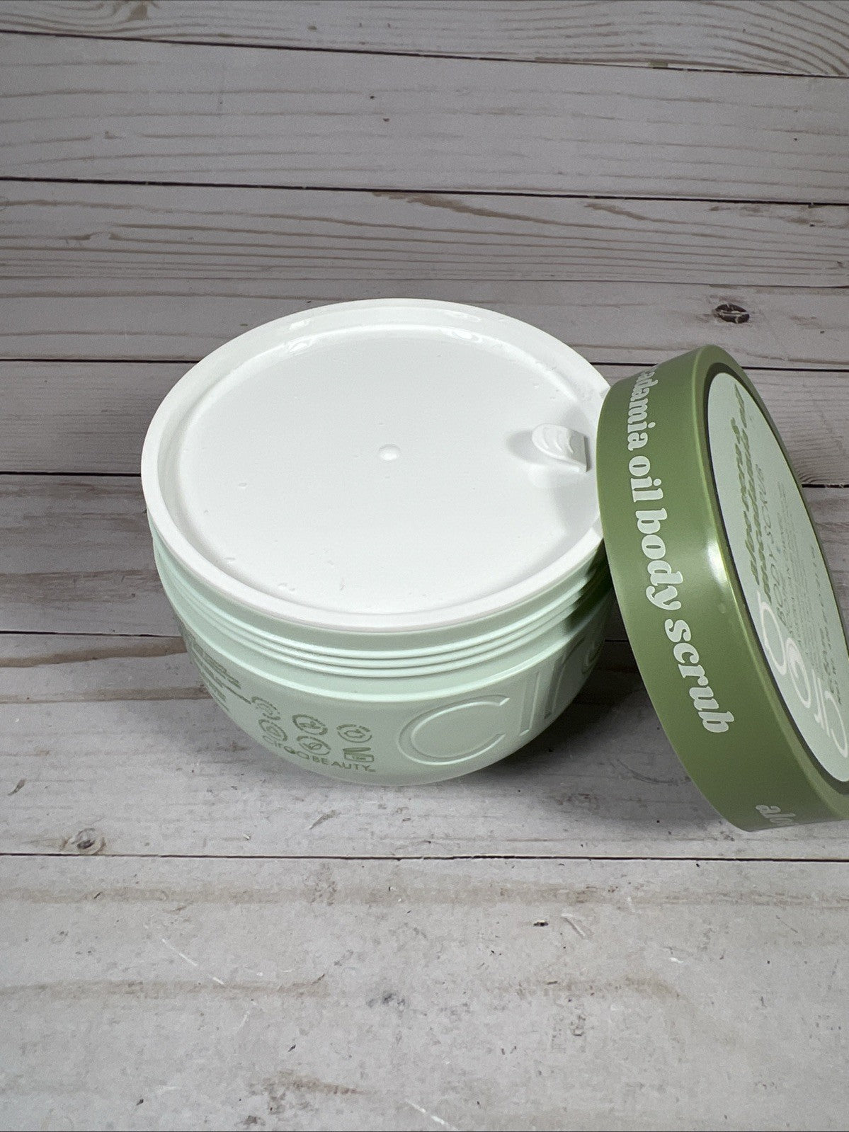 Ciroa Aloe Vera & Macadamia Oil Body Scrub Soothe 21.1oz