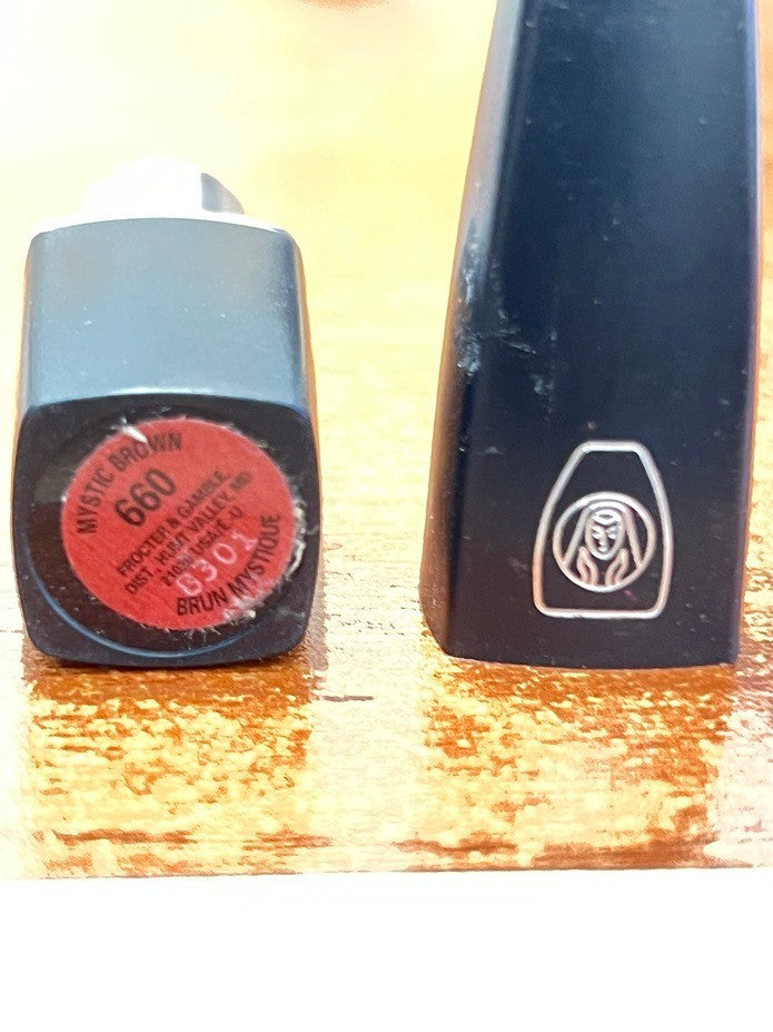 Lipstick 660 Mystic Brown - Oil of Olay Lip Makeup