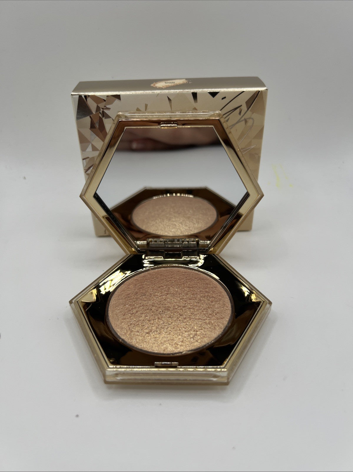Fenty Beauty Diamond Bomb Highlighter in Royal Icing 0.28 Oz – Shimmery Face Glow