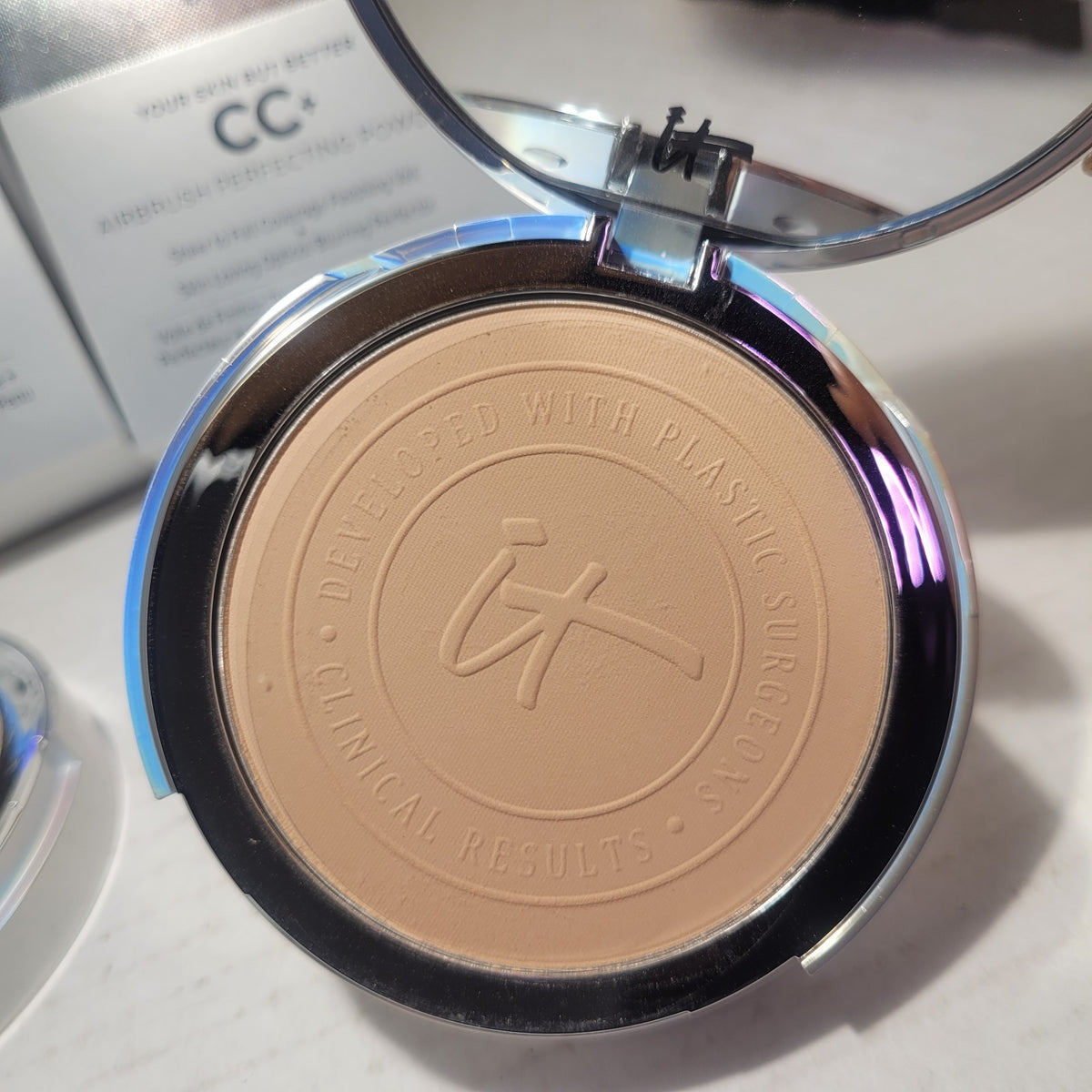 it Cosmetics CC+ Airbrush Finishing Powder Medium - Skin-Perfecting Face Powder