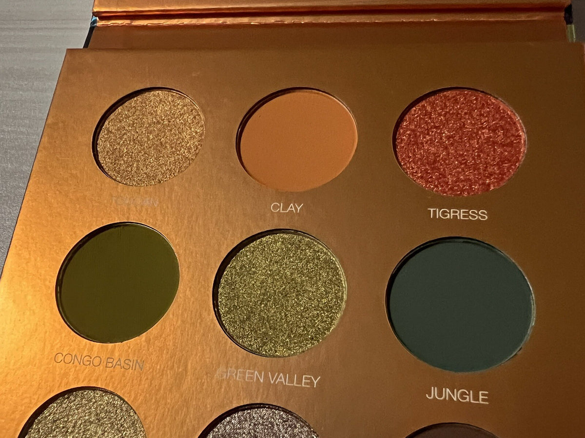 Safari Raine Eyeshadow Palette - 9 Earth Tones & Foil Shades for Creative Looks
