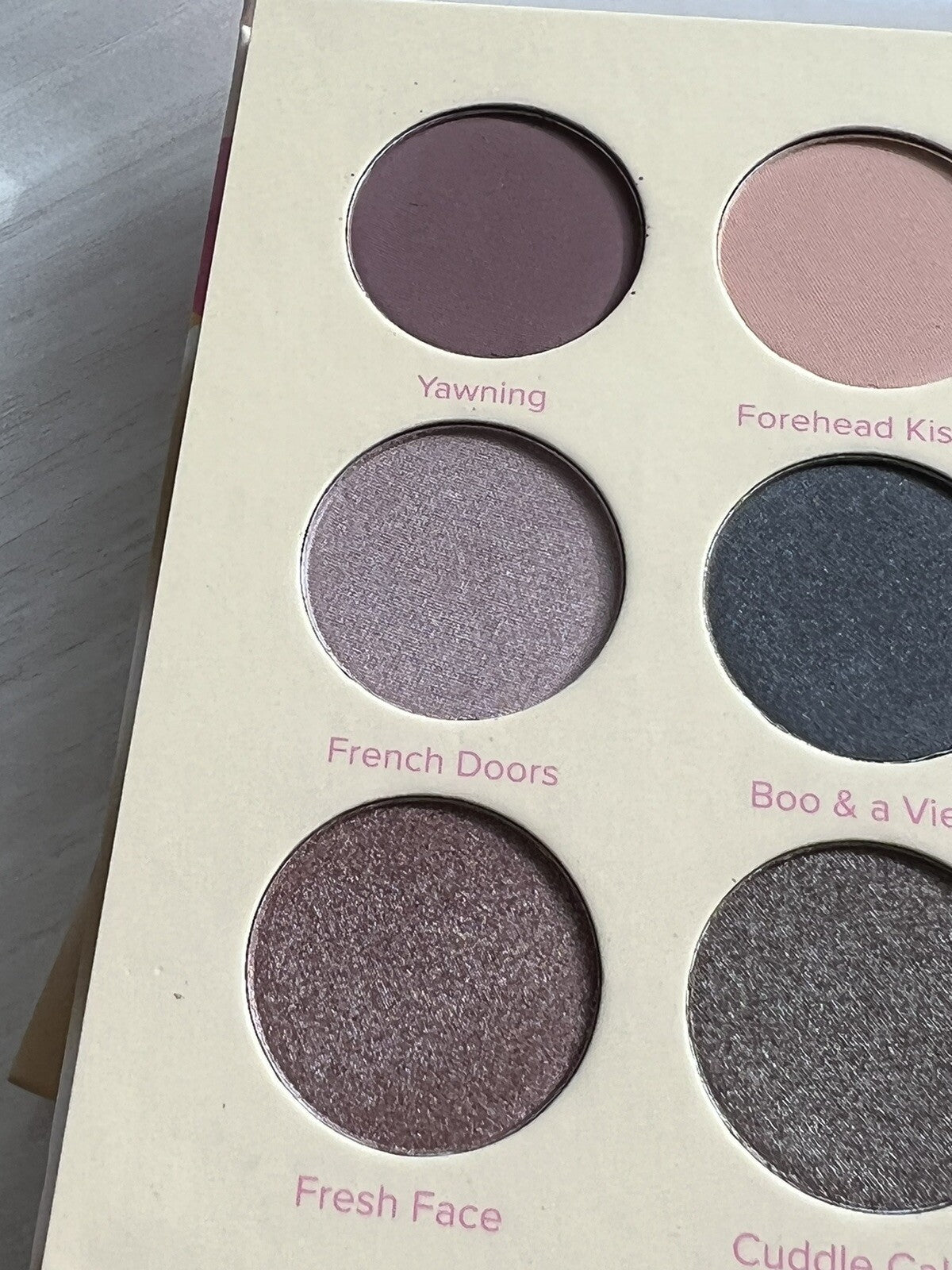 Neutral Eye Shadow Palette with Matte and Shimmer Shades - Breakfast In Bed