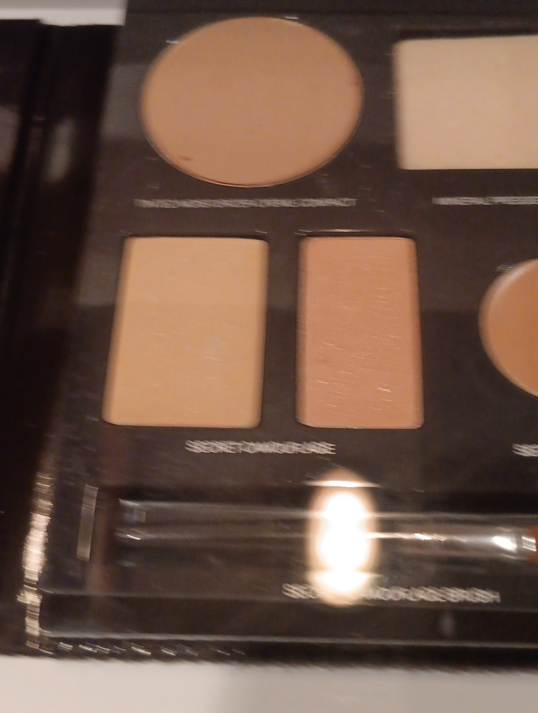 Laura Mercier Flawless Face Compact Nude Makeup Pallet - Portable