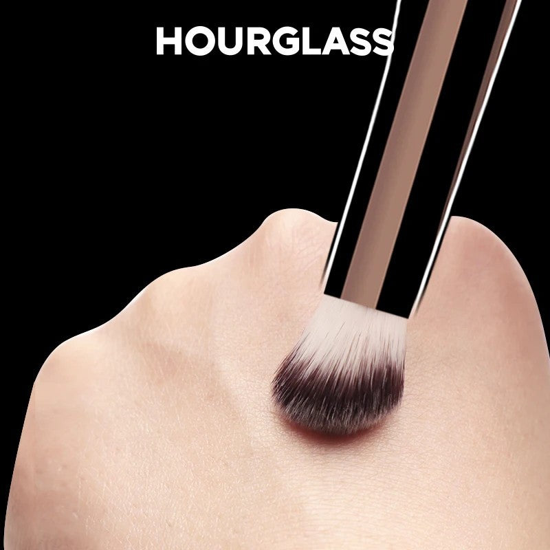 Seamless Finish Concealer Brush - Makeup & Cosmetic Tool for Flawless Skin