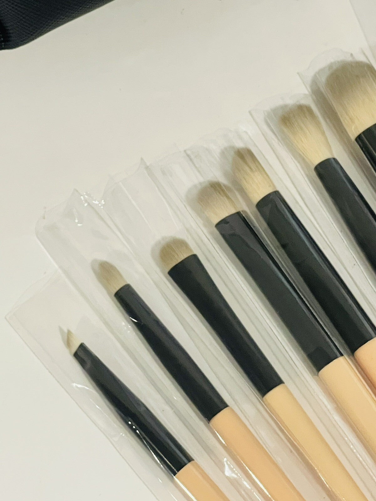 Premium Makeup Brush Set 12 Pcs with Storage Case - Professional Cosmetic Tools