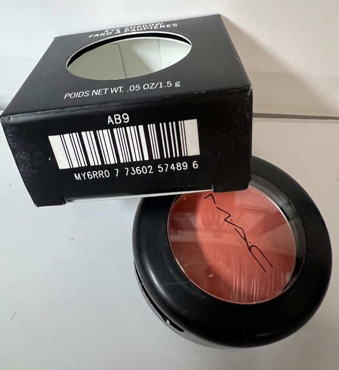 Coral Matte Eyeshadow - 1.5g, Vibrant Eye Makeup for Natural Look