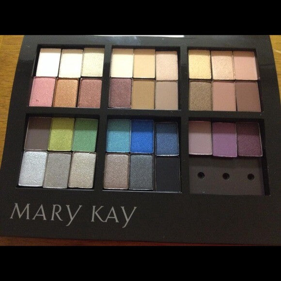 Colorful Eye Shadow Palette - Customizable Shades for Creative Makeup