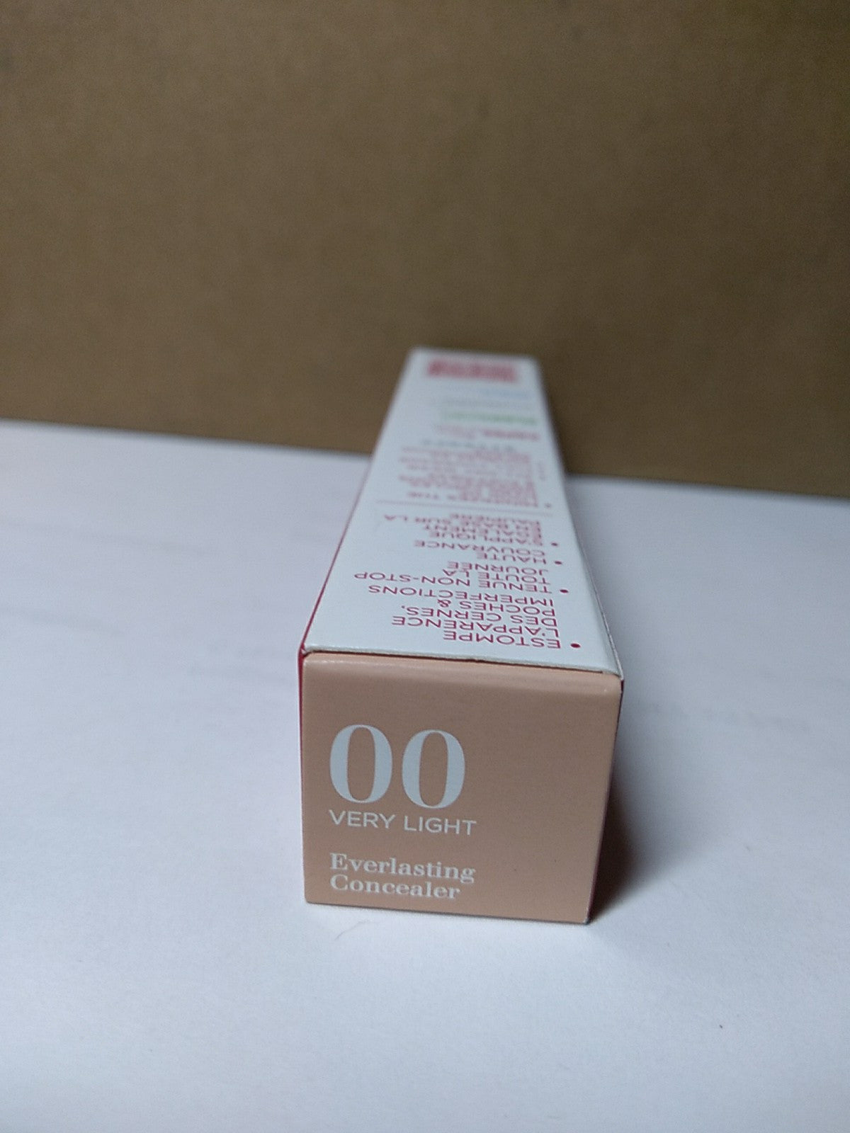 Clarins Everlasting Concealer - Long-Wearing Hydrating Makeup, Shade 00 Very Light, 0.4oz