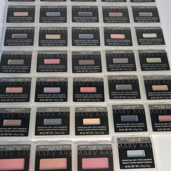 Colorful Eye Shadow Palette - Customizable Shades for Creative Makeup