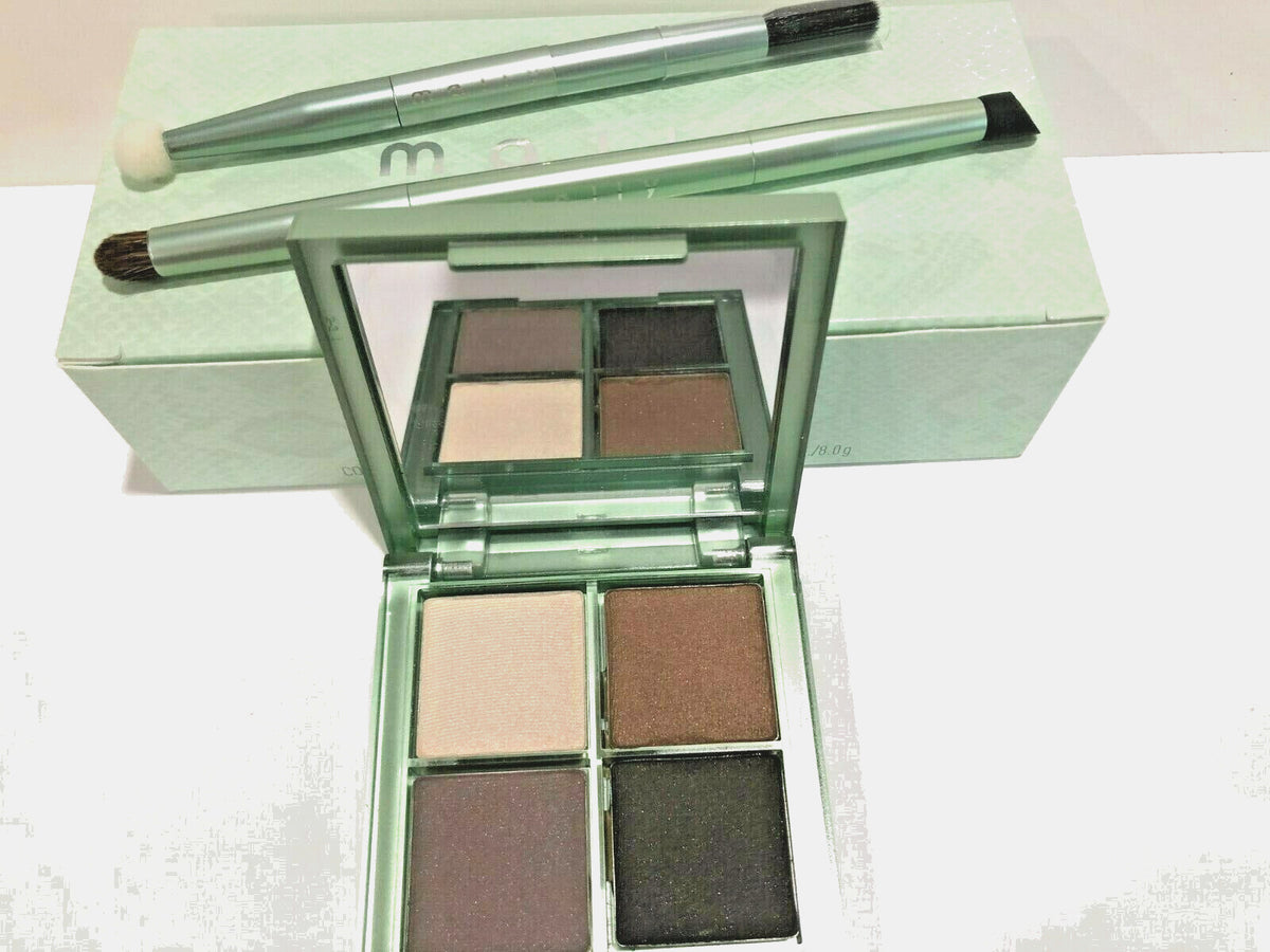 Eyeshadow Quad Kit with 2 Brushes - Eye Makeup Set for Precision & Color